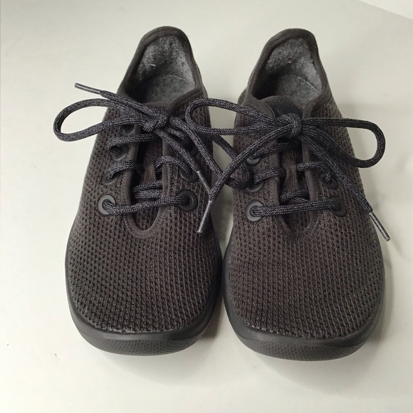 Allbirds Tree Runner in Charcoal Size 6. - Picture 2 of 10